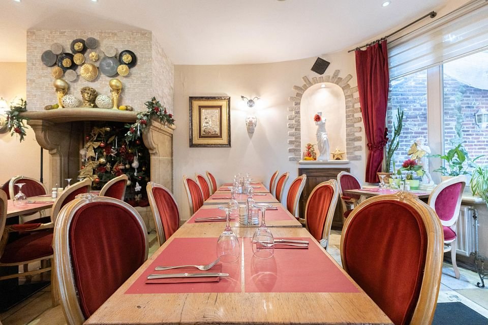 Fonds de commerce à remettre : restaurant + jardin + caves – 16