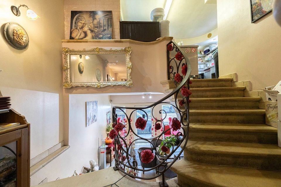 Fonds de commerce à remettre : restaurant + jardin + caves – 19