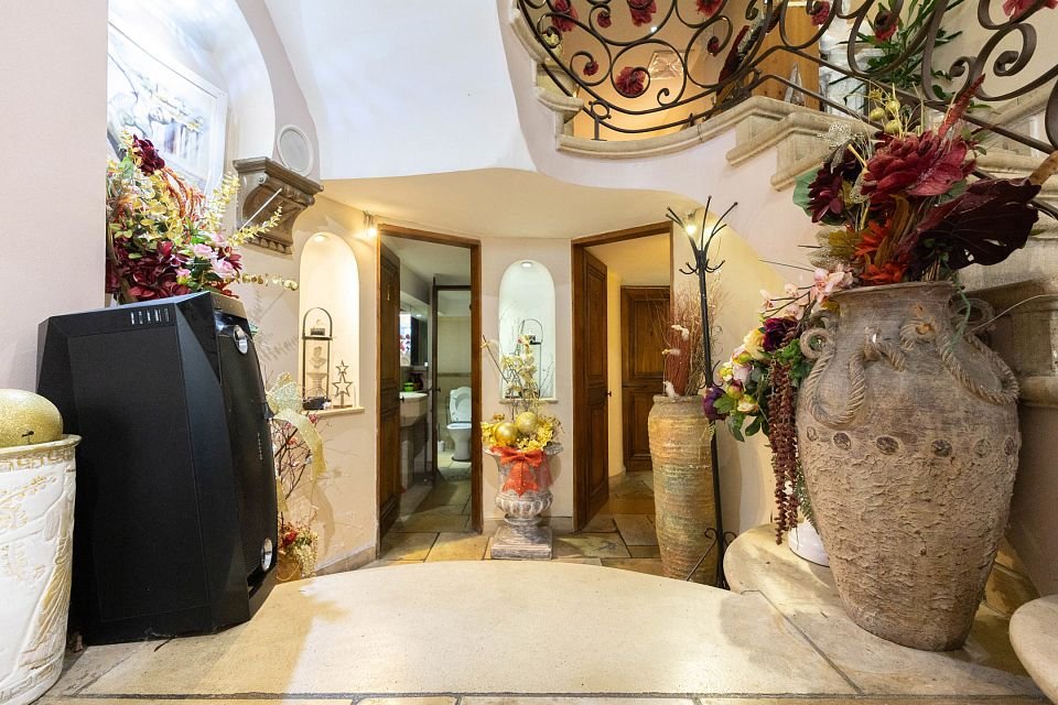 Fonds de commerce à remettre : restaurant + jardin + caves – 25